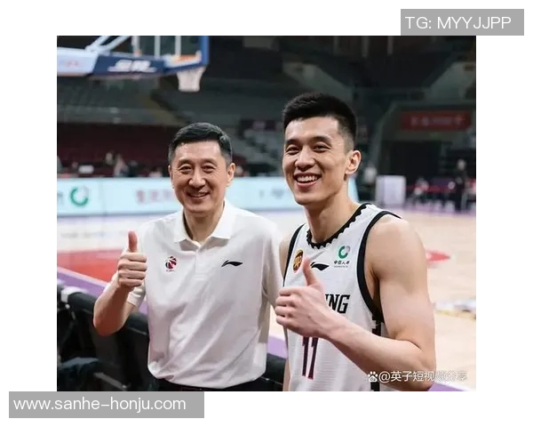 郭艾伦与球迷身高差异引发热议谁才是真正的篮球巨人